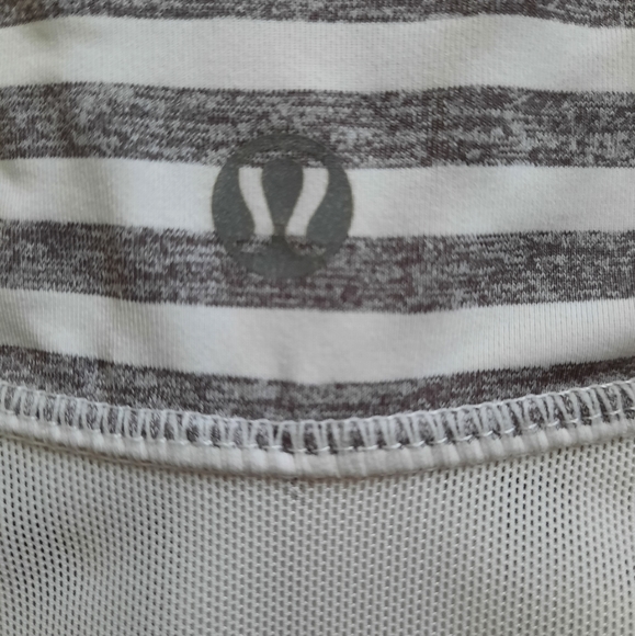 RARE Lululemon tank, Size 6, grey and white stripes - Picture 5 of 10